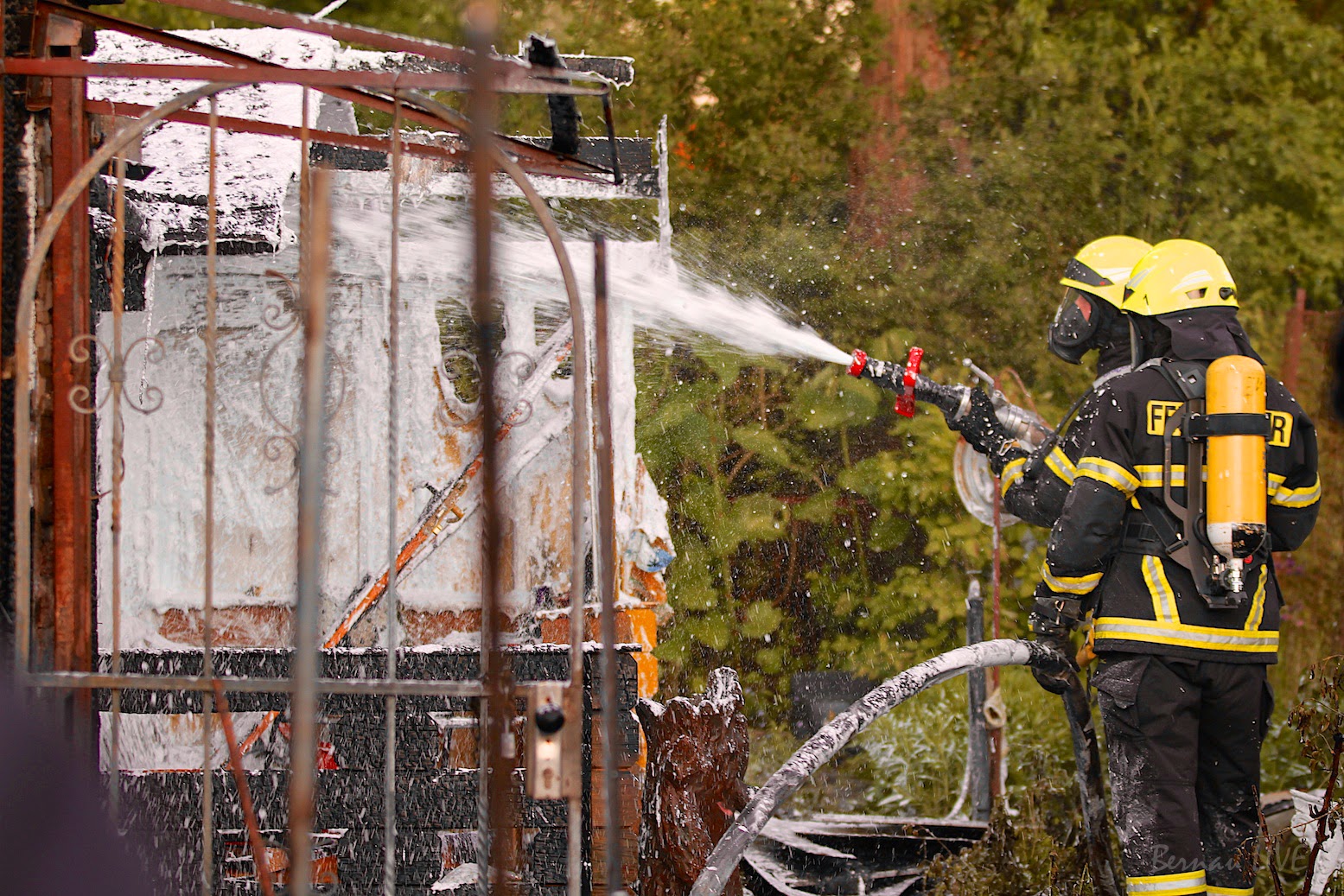 Bernau: Grosseinsatz der Feuerwehr - Bungalow Brand... 86 Bernau LIVE - Dein Stadtmagazin für Bernau bei Berlin