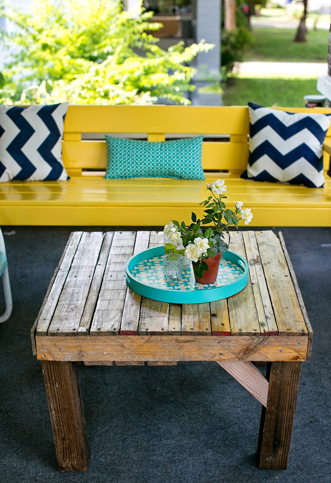 DIY pallet coffee table