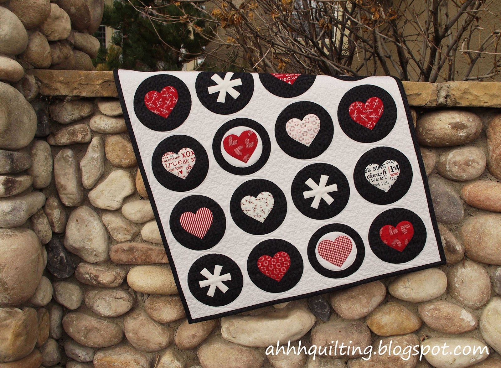 Valentine's Mini Circle Quilt Ahhh...Quilting