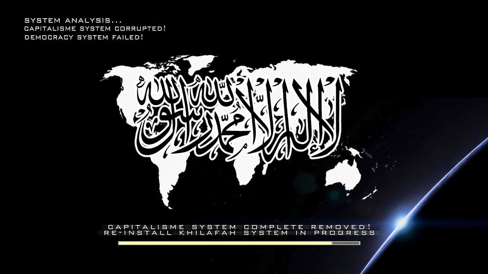 Banyak Orang Salah Paham Khilafah Tidak Wajib Karena Hadits ini Banyak Orang Salah Paham Khilafah Tidak Wajib Karena Hadits ini - Banyak orang yang menolak kewajiban Khilafah karena berargumentasi dengan hadits Rasulullah saw yang diriwayatkan oleh Imam Muslim, pada kitab Shahih Muslim, pada hadits no. 1823. Di dalam hadits ini diceritakan bahwa saat Umar ra. menjelang wafat karena ditusuk oleh seorang yahudi, orang-orang menjenguk beliau, lalu mereka berkata kepada Umar: “Istakhlif”, yang artinya kira-kira “Tunjuklah seorang Khalifah”. Lalu saat itu, Umar menolak dan mengatakan: “La astakhlif, fainna Rasulaahi saw lam yastakhlif. Wa in astakhlif fainna Aba Bakrin qad istakhlafa”, yang artinya kira-kira “Saya tidak akan menunjuk pengganti (Khalifah), sebab Rasulullah saw juga tidak menunjuk penggati. Namun seandainya saya menunjuk penggati (Khalifah), maka sesungguhnya Abu Bakar telah menunjuk penggantinya”. Dari hadits ini, banyak orang pada zaman sekarang yang salah paham, bahwa dengan hadits itu menunjukkan bahwa Khalifah tidak wajib. Buktinya, Rasulullah sendiri saja tidak menunjuk Khalifah. Benarkah pemahaman ini?