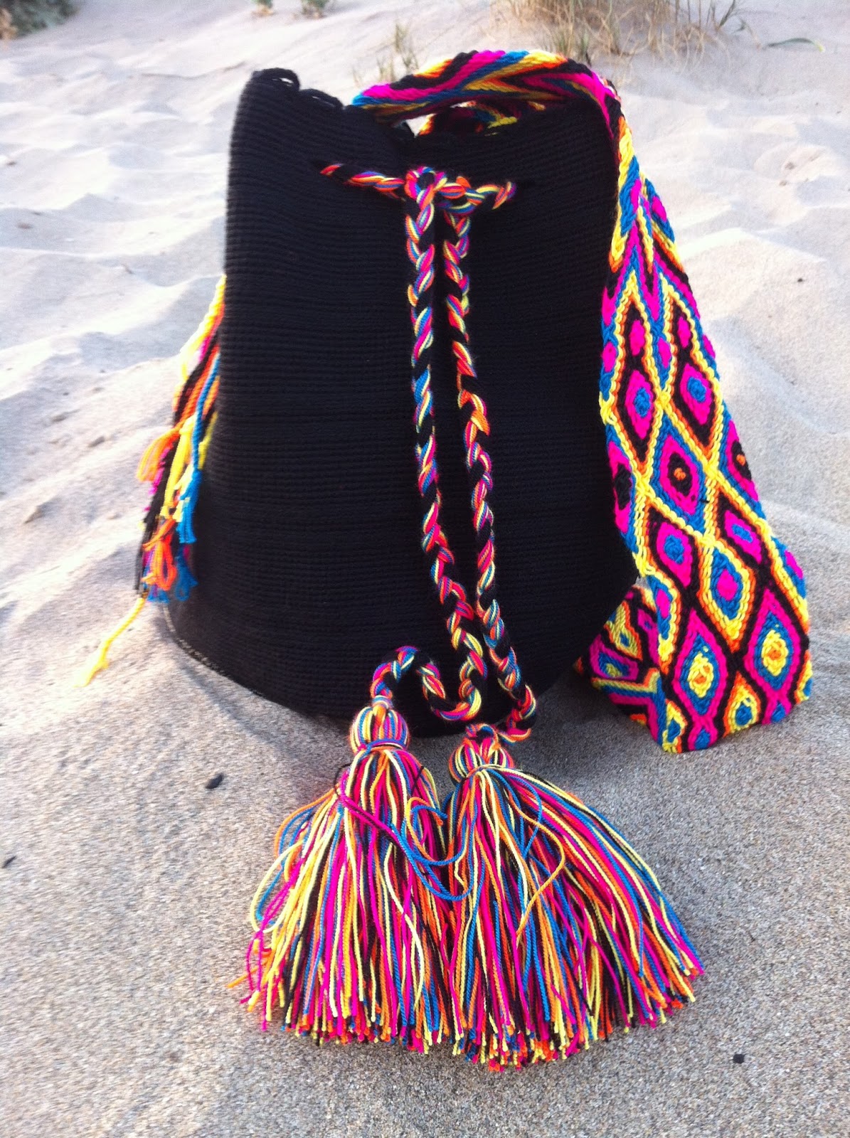 mochilas wayuu negras