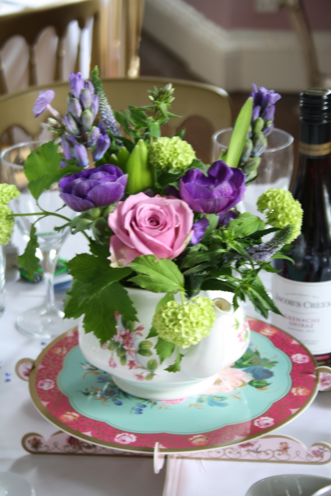 http://4.bp.blogspot.com/-JPpMQy0dhQc/T7I3eU7yR9I/AAAAAAAABTw/nZqZhadcL5w/s1600/FLOWERS%2BIN%2BTEAPOT2.jpg