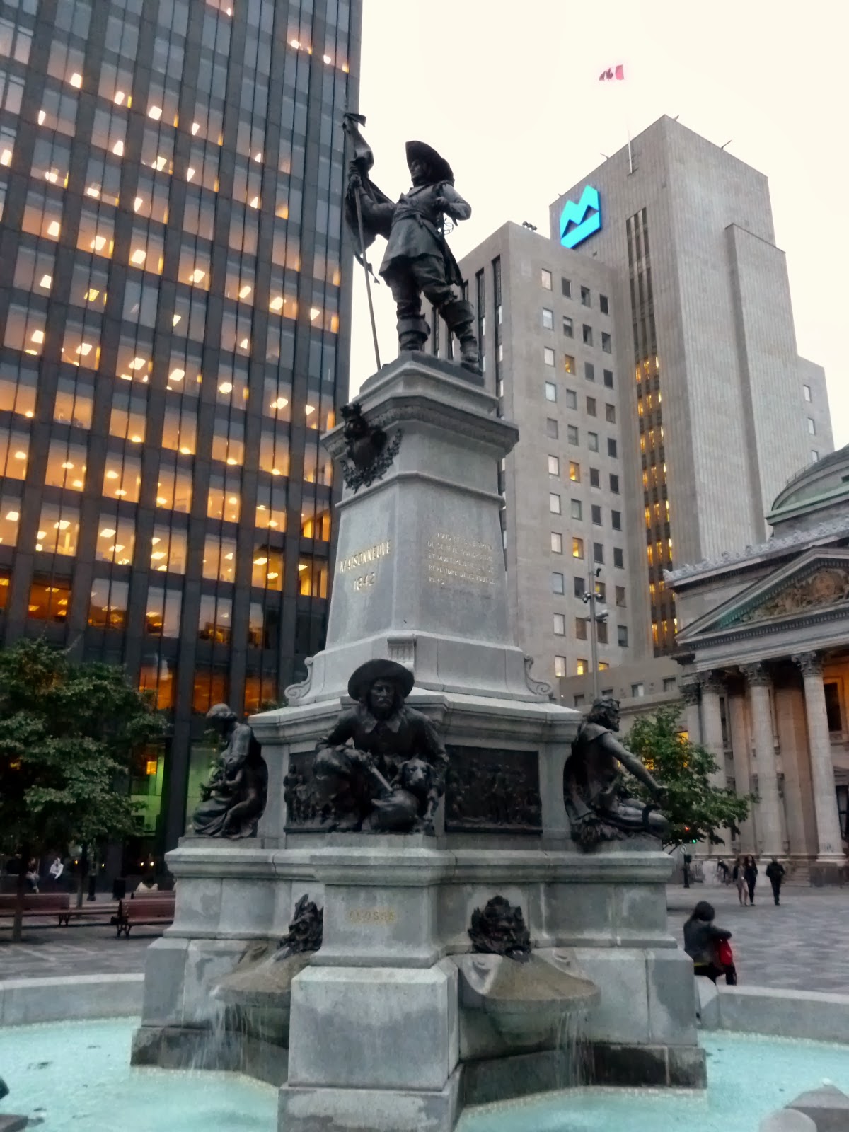 Photoops Fountain Maisonneuve Monument Fountain Montréal, PQ, Canada