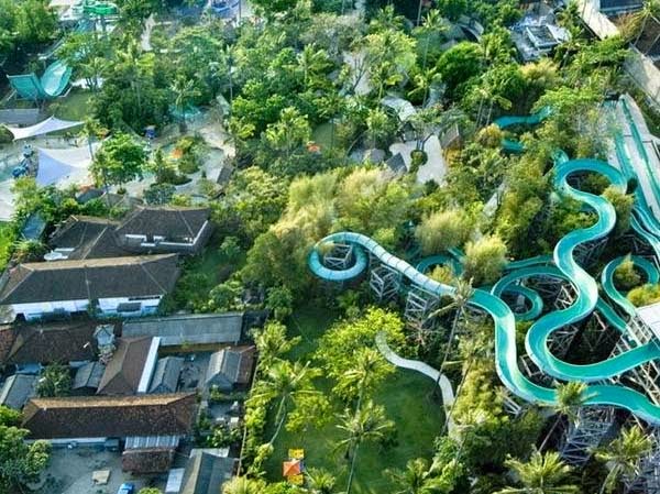 Beaches in Bali: Waterbom Park - Boomerang Kuta Bali hither y'all tin play similar a slide amongst the tires Beaches in Bali: Waterbom Park - Boomerang Kuta Bali