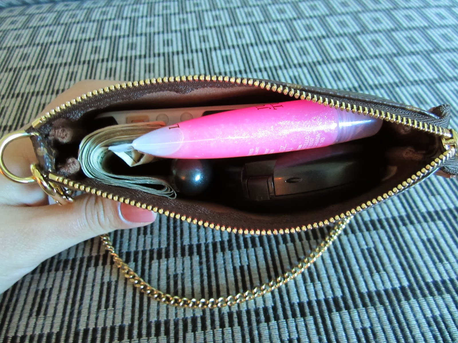 Louis Vuitton Mini Pochette, What's In My Bag? & Review 