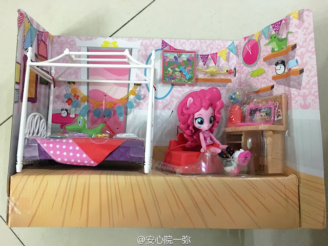 Equestria Girls Mini Pinkie Pie Smyths Bedroom Slumber Set