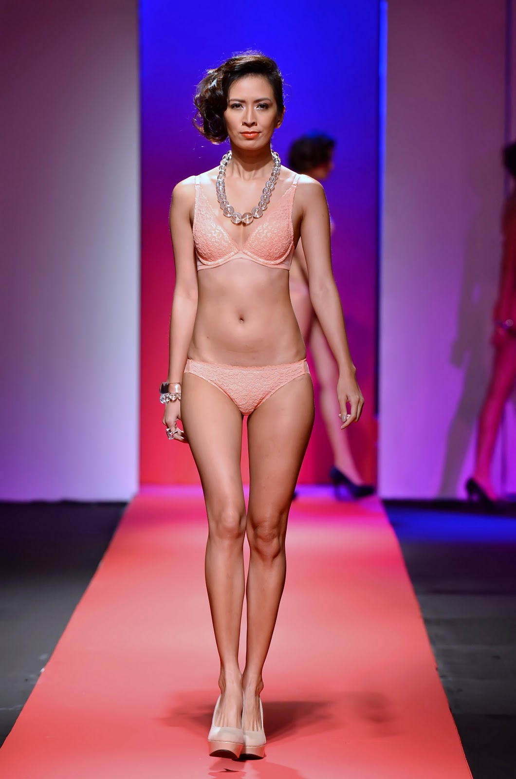 http://4.bp.blogspot.com/-JUcsVTzSOLA/Ts7rlKp0EhI/AAAAAAAABWc/7JWl2l02tMo/s1600/Essence.jpg