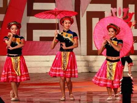trang phuc bieu dien dan toc Trang phục biểu diễn dân tộc