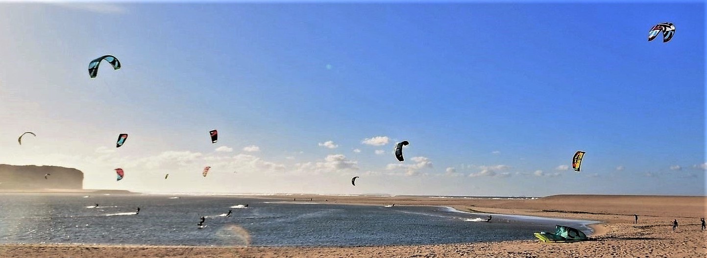 Kite surfing at the beach of Foz do Arelho