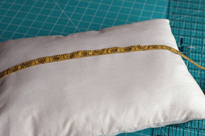 How to make an easy ruffled pillow.