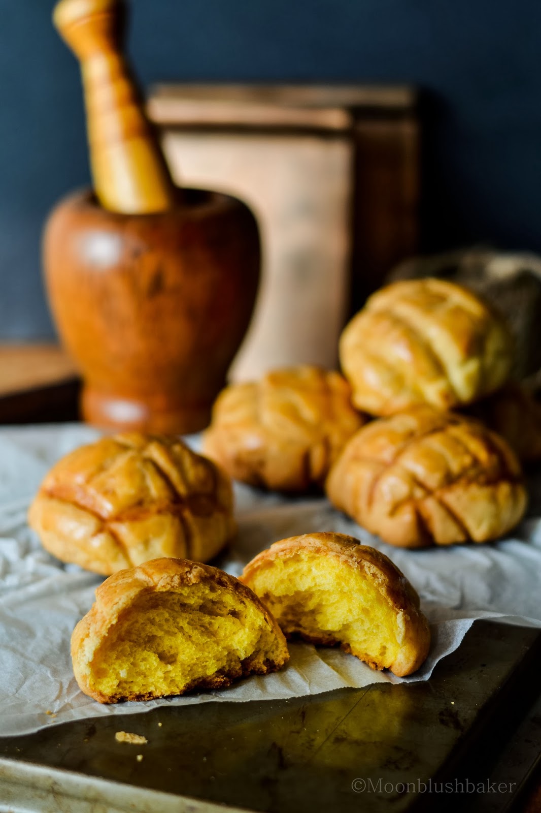 Words and photos united // Saffron and pumpkin melon pan (bread) The