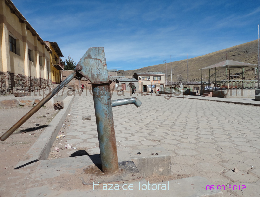 Plaza princial de Totoral - Provincia Poopo
