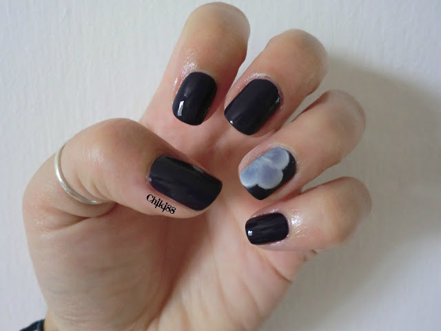Nail art - Purple and flower - foto senza flash