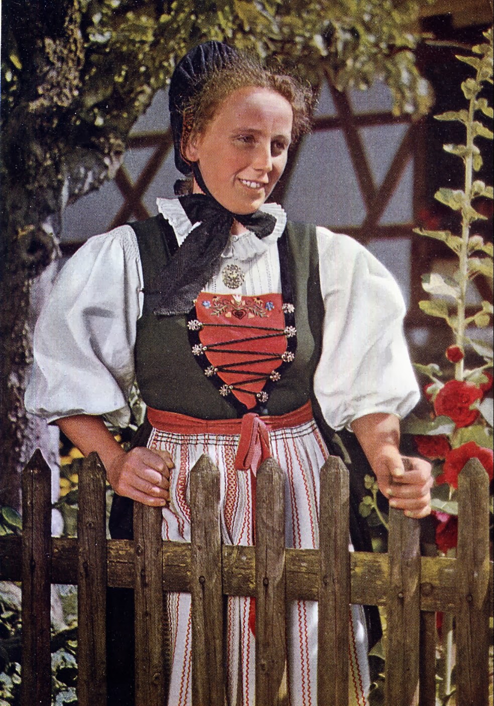 FolkCostume&Embroidery Overview of Swiss Costume