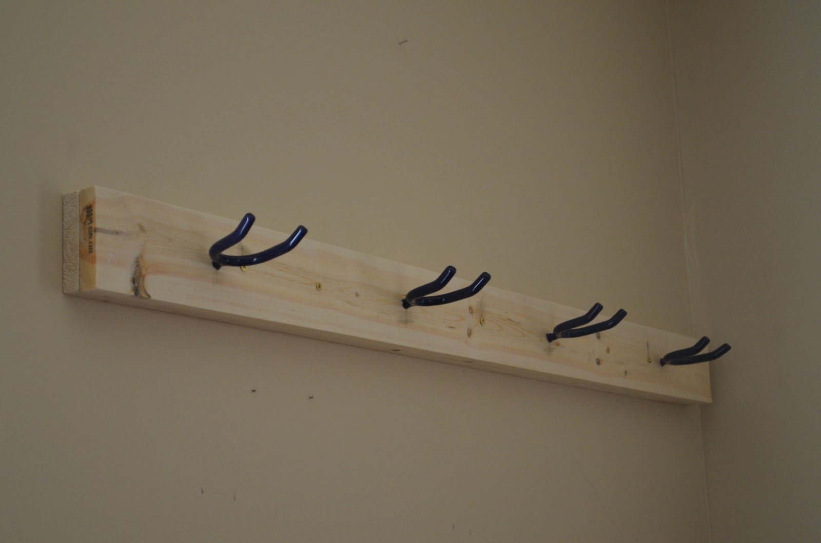 UKEonomics How to Make a Ukulele Wall Hanger