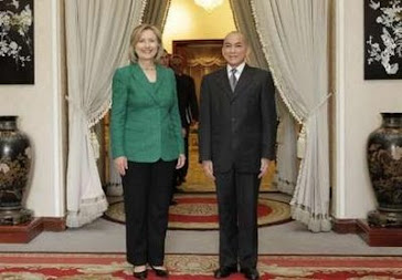Hilary Clinton and Sihamoni in Nov. 2, 2010.