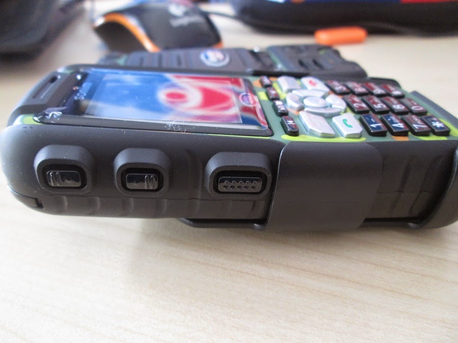 Land rover A8s ,A9s  điện thoại xem TV chống sốc - 1