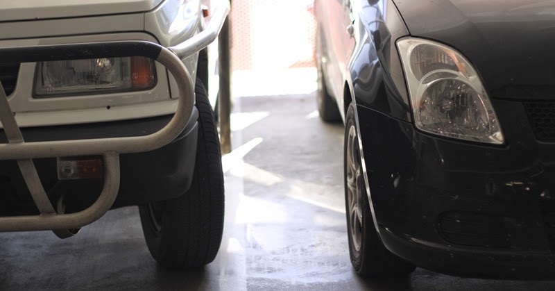 i'd like to leave my car near here. where's the ... please