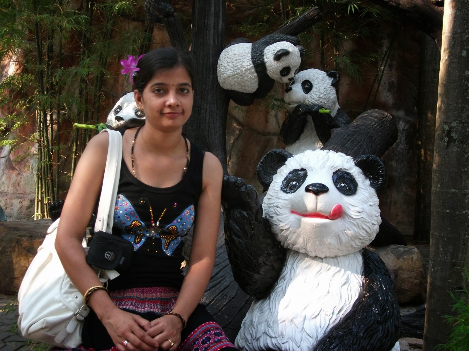 statue of panda at Nong Nooch Tropical Garden.