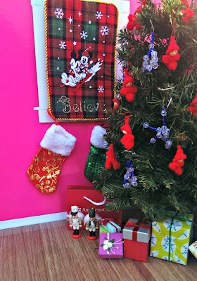 Bonggamom's American Girl holiday scene, 2013