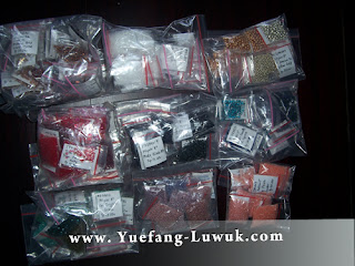 Koleksi Seed Beads terbagi menjadi 9 kelompok warna Koleksi_seed_beads_terbagi_9_warna
