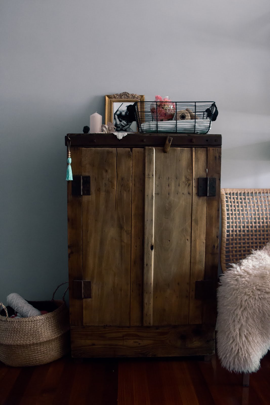 Pequeños zapateros de madera recuperados reciclados hechos a mano