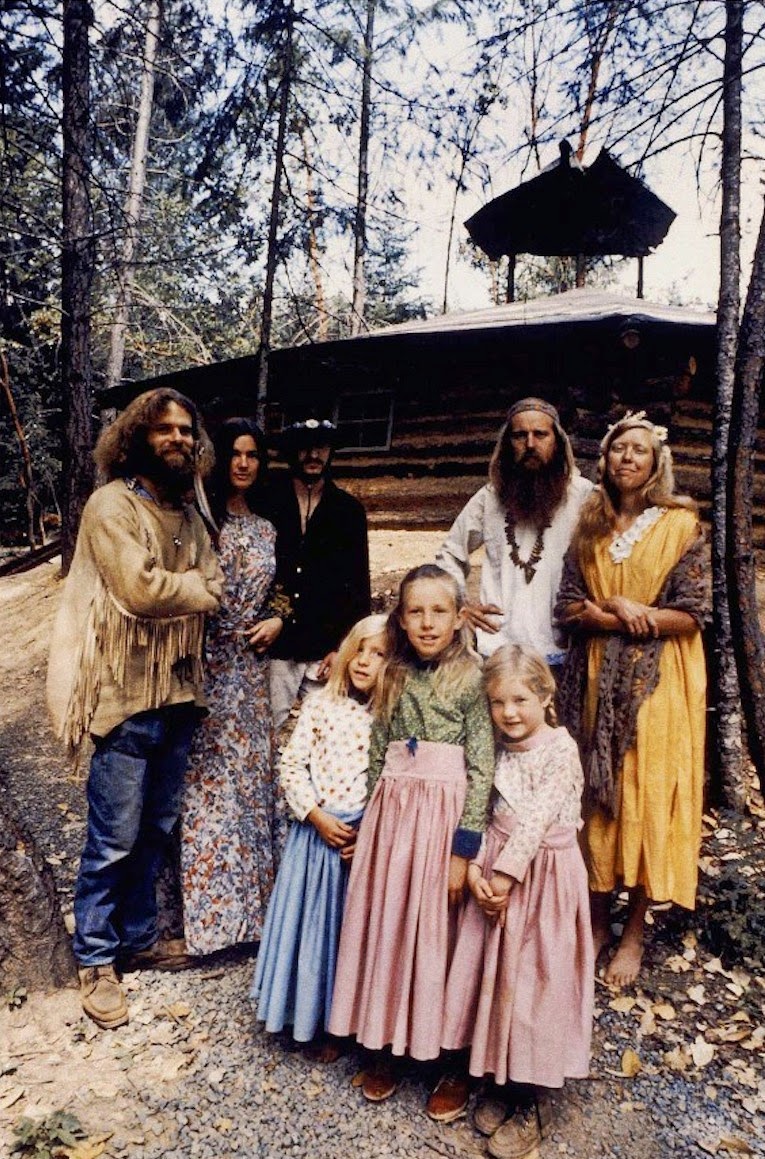 http://4.bp.blogspot.com/-JdwmcGOKOT4/VL_h_h2y-ZI/AAAAAAABPTc/MC2cFmF9XG8/s1600/America%E2%80%99s%2B1970s%2BHippie%2BCommunes%2B(4).jpg