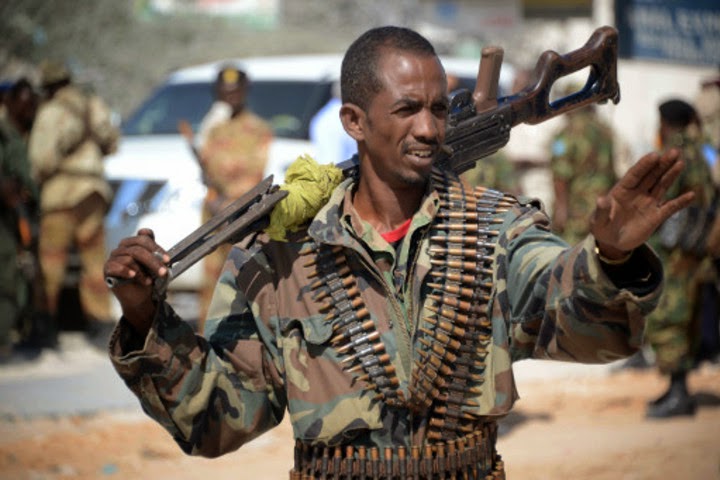 Al Shabaab Oo Ciidamada Dowladda Ku Eedeysay Inay Dhibaato Ka Wadaan Inta U Dhaxeyso Muqdisho Iyo Jowhar
