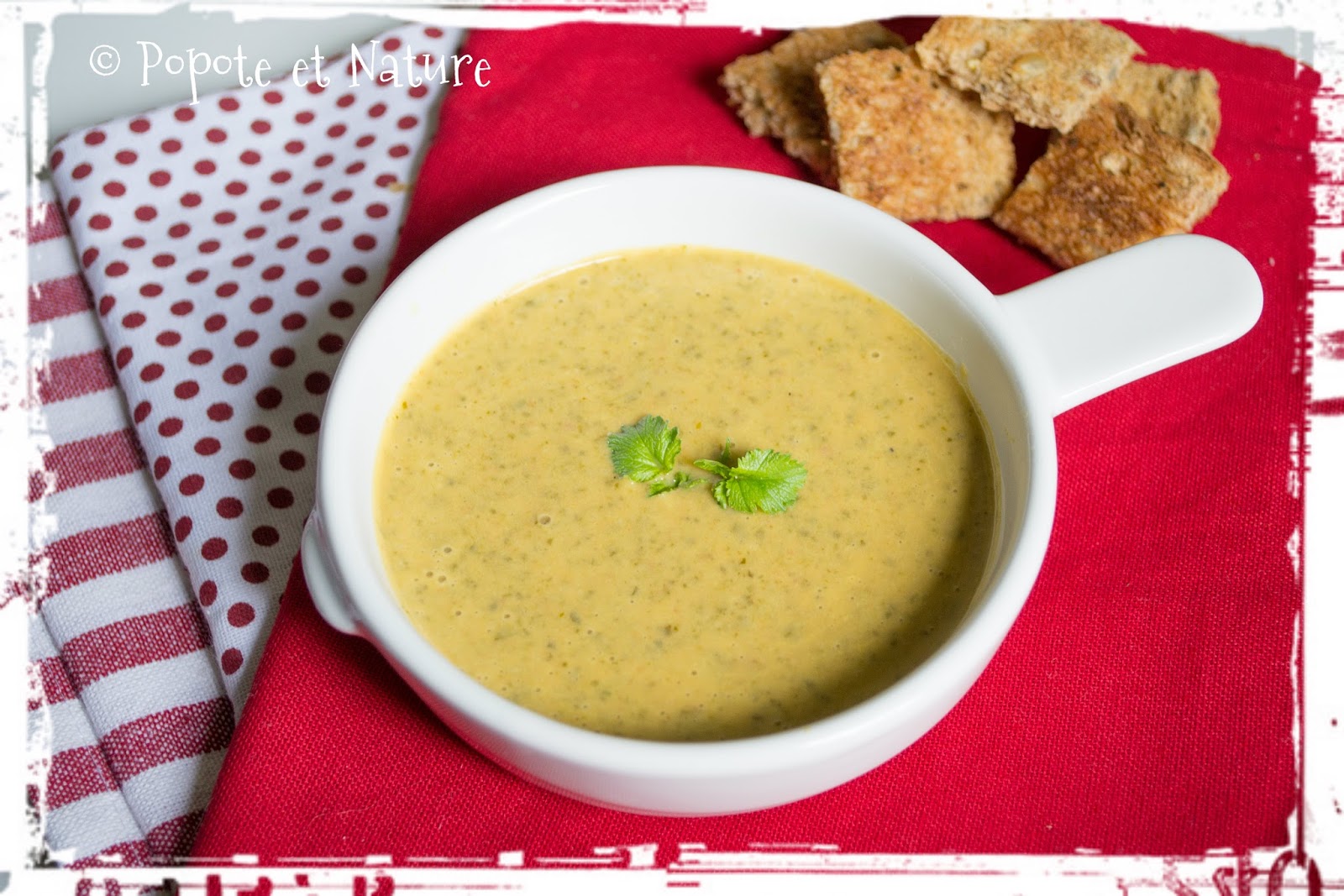Soupe aux fanes de radis, patate douce, chorizo et lait de coco © Popote et Nature