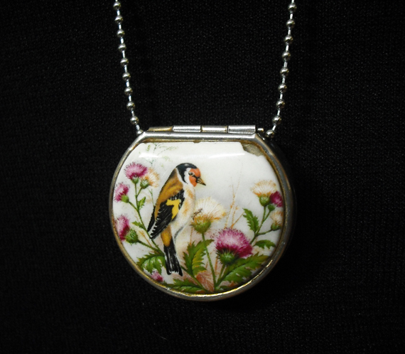 1unik In Action Vintage Pill Box Necklace - Pill Box Locket Pendant 1unik In Action Vintage Pill Box Necklace - Pill Box Locket Pendant