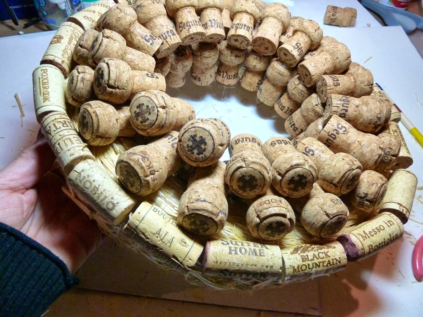 Make it easy crafts Recycled wine and champagne cork wreath with bow