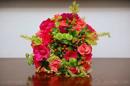Having a wedding on summer Opt for bright colors for your bouquet like this Having a wedding on summer Opt for bright colors for your bouquet like this