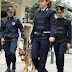 Αστυνομία με σκυλιά στο κέντρο της Αθήνας!