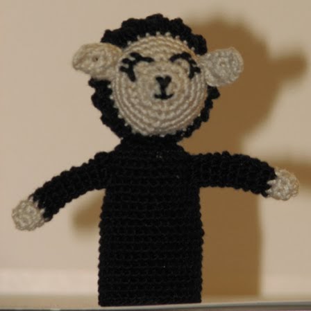 2000 Free Amigurumi Patterns: Black Sheep Finger Puppet ...