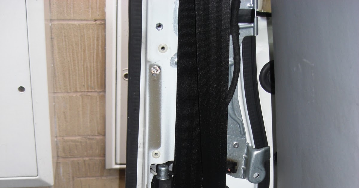 DazlerD's VW T5 Remove bulkhead metalwork