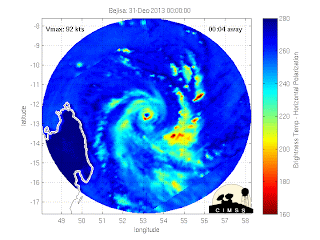 Images satellites et carte d'analyse du cyclone tropical Béjisa le 31/12/13 à 22h00