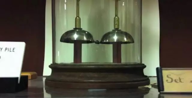 Αυτή η μπαταρία δουλεύει αδιάλειπτα για 176 χρόνια και κανείς δεν ξέρει πώς! Αυτή η μπαταρία δουλεύει αδιάλειπτα για 176 χρόνια και κανείς δεν ξέρει πώς!