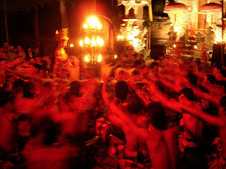 Pertunjukan Tari Kecak. Pertunjukan Tari Kecak.