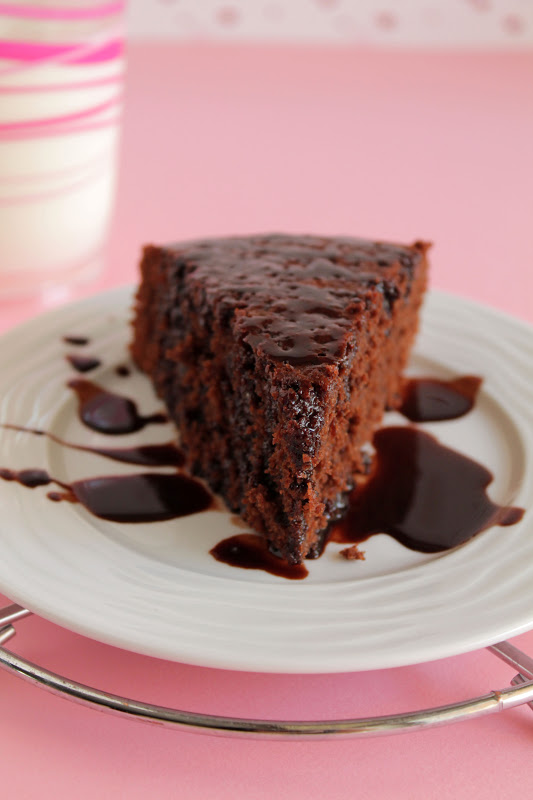 Ελαφρύ σοκολατένιο κέικ με ξινόγαλα Chocolate-buttermilk-cake