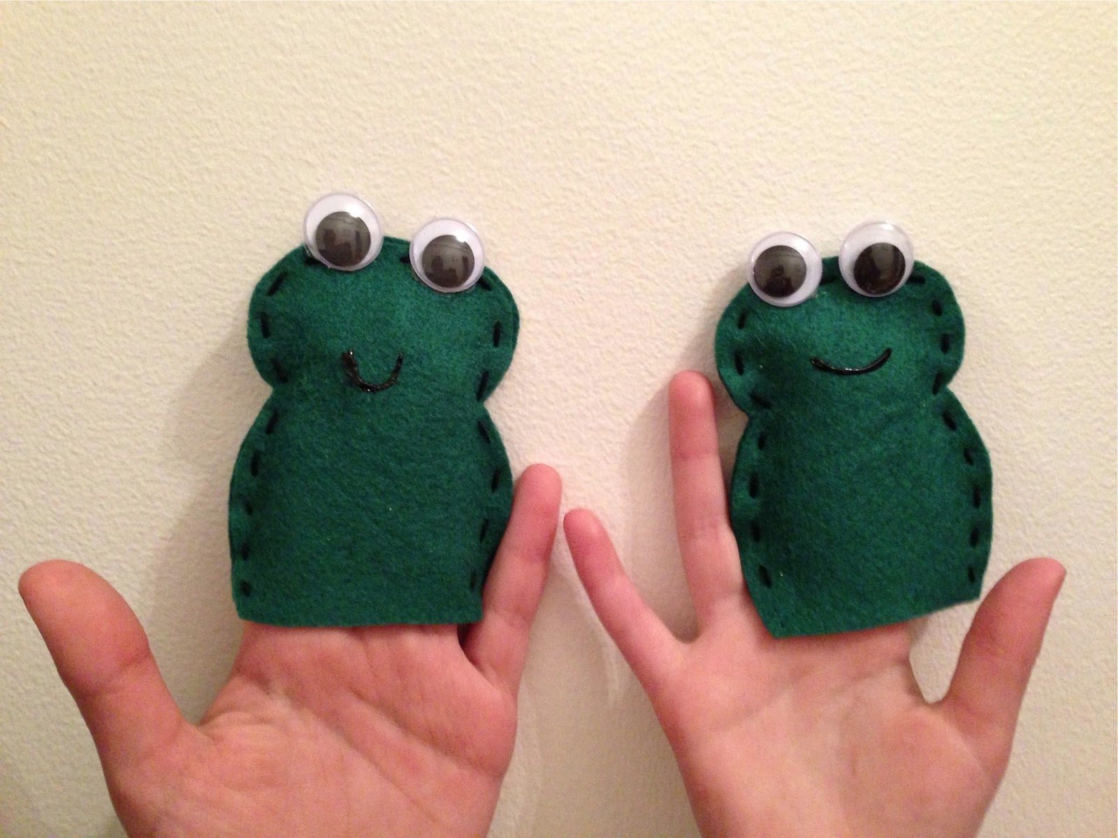 Passover Crafts Frog Finger Puppets