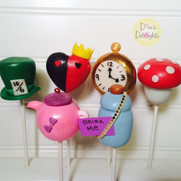 Alice would love these pops at her tea party! Wonderful job from Diva's Deelights