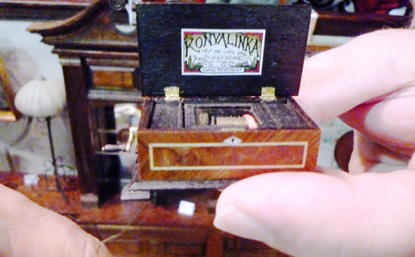 dollhouse music box