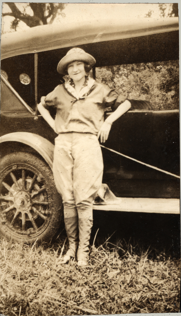 22 Cool Vintage Photos of Women Wearing Jodhpurs in the 1920s and 1930s