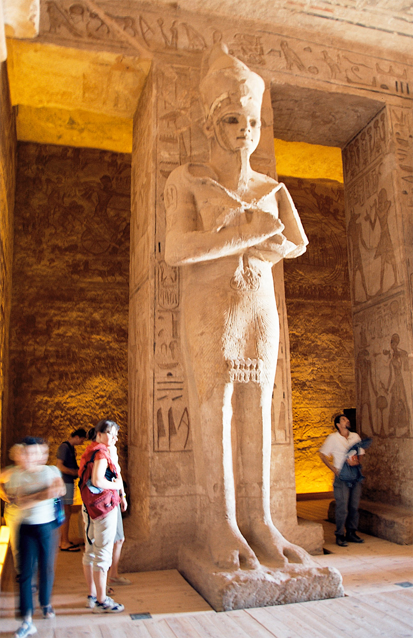 http://4.bp.blogspot.com/-Jr6c0T_AGmI/TlVNsl348qI/AAAAAAAABcI/OTnEuyXBFhE/s1600/Abu_Simbel%252C_Ramesses_Temple%252C_corridor_statue%252C_Egypt%252C_Oct_2004.jpg