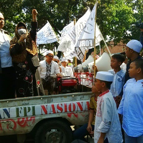 Demo FUI di DPRD Bubar, Pindah ke Depan Balkot Demo FUI di DPRD Bubar, Pindah ke Depan Balkot