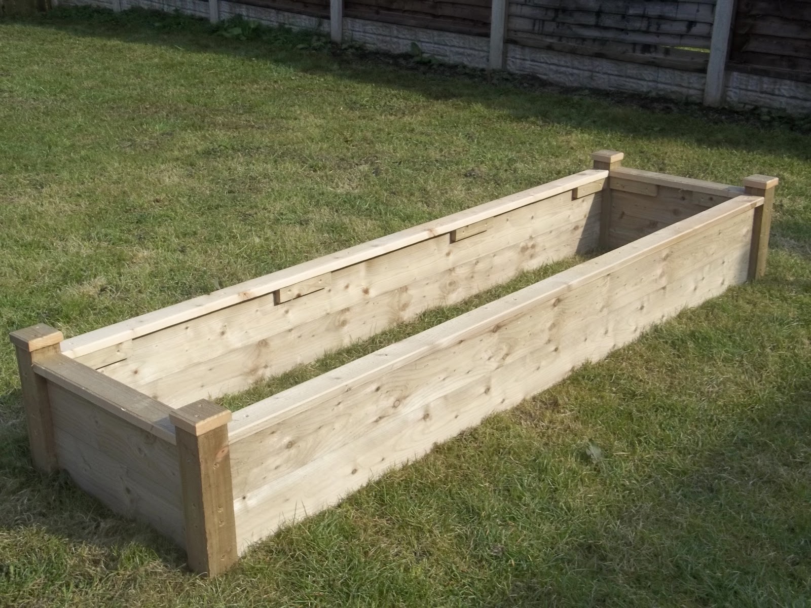RAISED GARDEN BEDS & PLANTERS