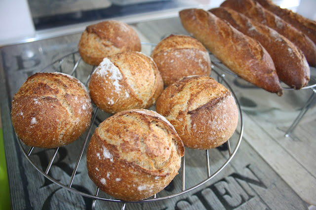 Panecillos De Cerveza, Avena Y Miel De Dan Lepard- Stout, Oat And Honey Knots