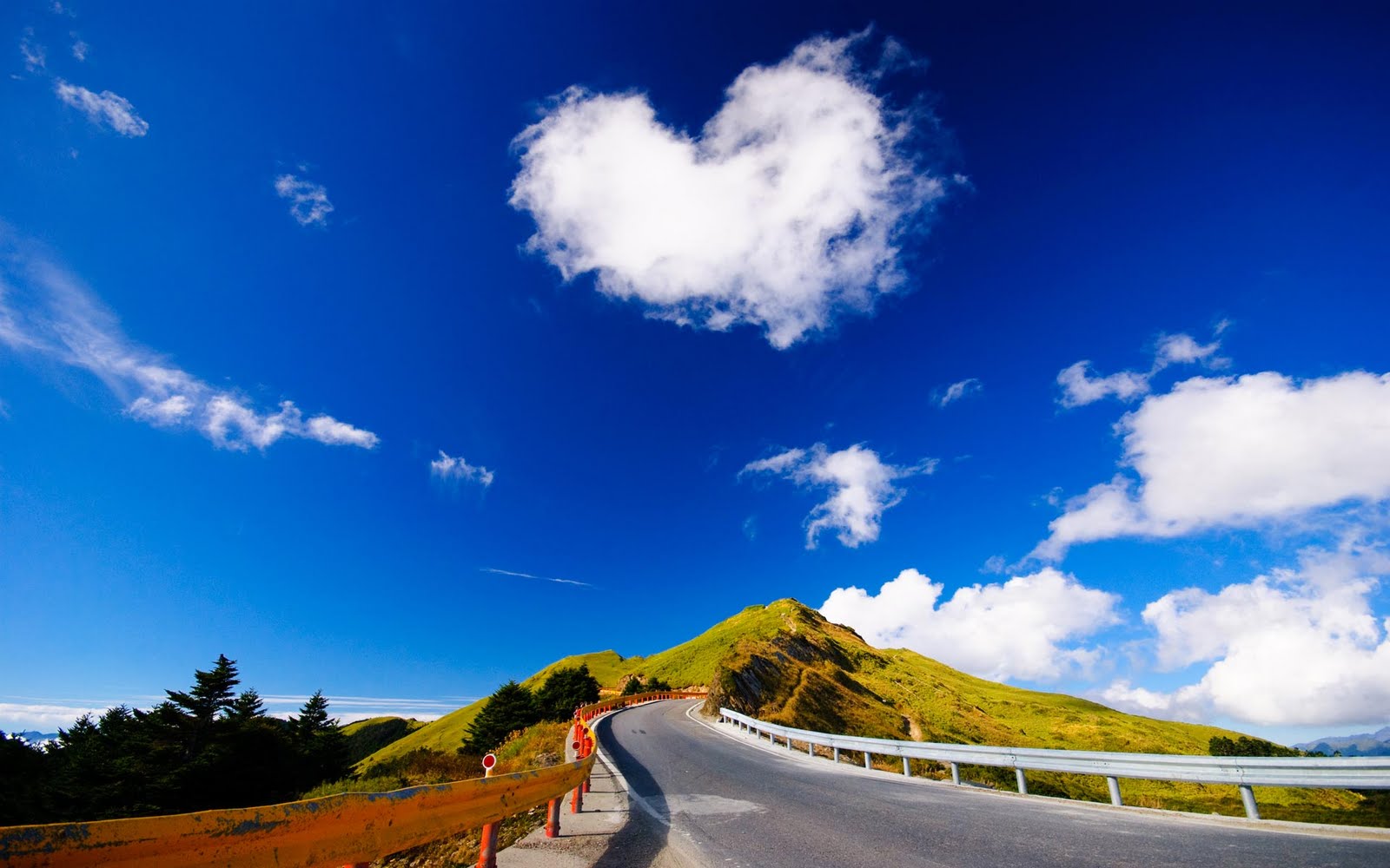 http://4.bp.blogspot.com/-JvF44W-6STM/Tc9CQpIJ9CI/AAAAAAAABEM/63XiRPZ7f_g/s1600/heart_cloud_1920x1200.jpg