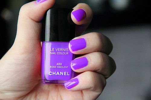 Le vernis à ongle violet (image prise sur tumblr)