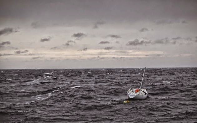 Εξάχρονη έπλεε επί ώρες σε ακυβέρνητο σκάφος μετά τον πνιγμό του πατέρα της που το οδηγούσε Εξάχρονη έπλεε επί ώρες σε ακυβέρνητο σκάφος μετά τον πνιγμό του πατέρα της που το οδηγούσε